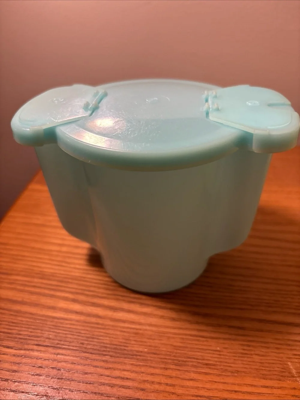 Tupperware Aqua and Yellow Pouring Cups with Flip Spouts